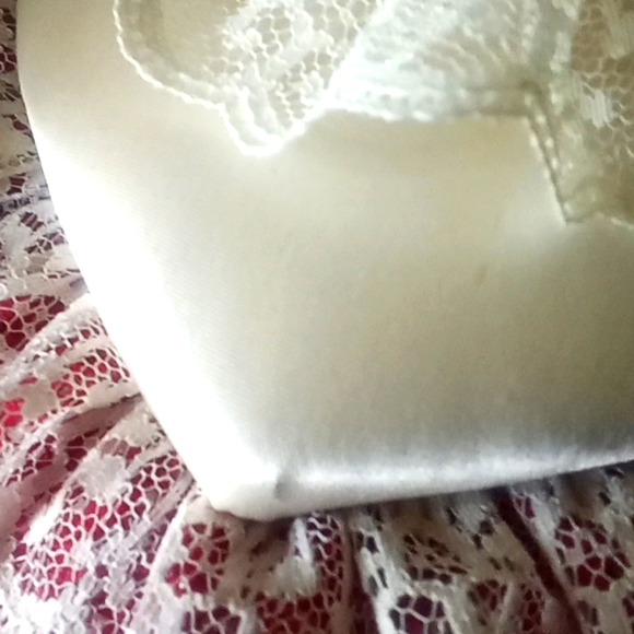 Vintage Yap's Hong Kong clear plastic music box with beautiful heart top. - Picture 8 of 8